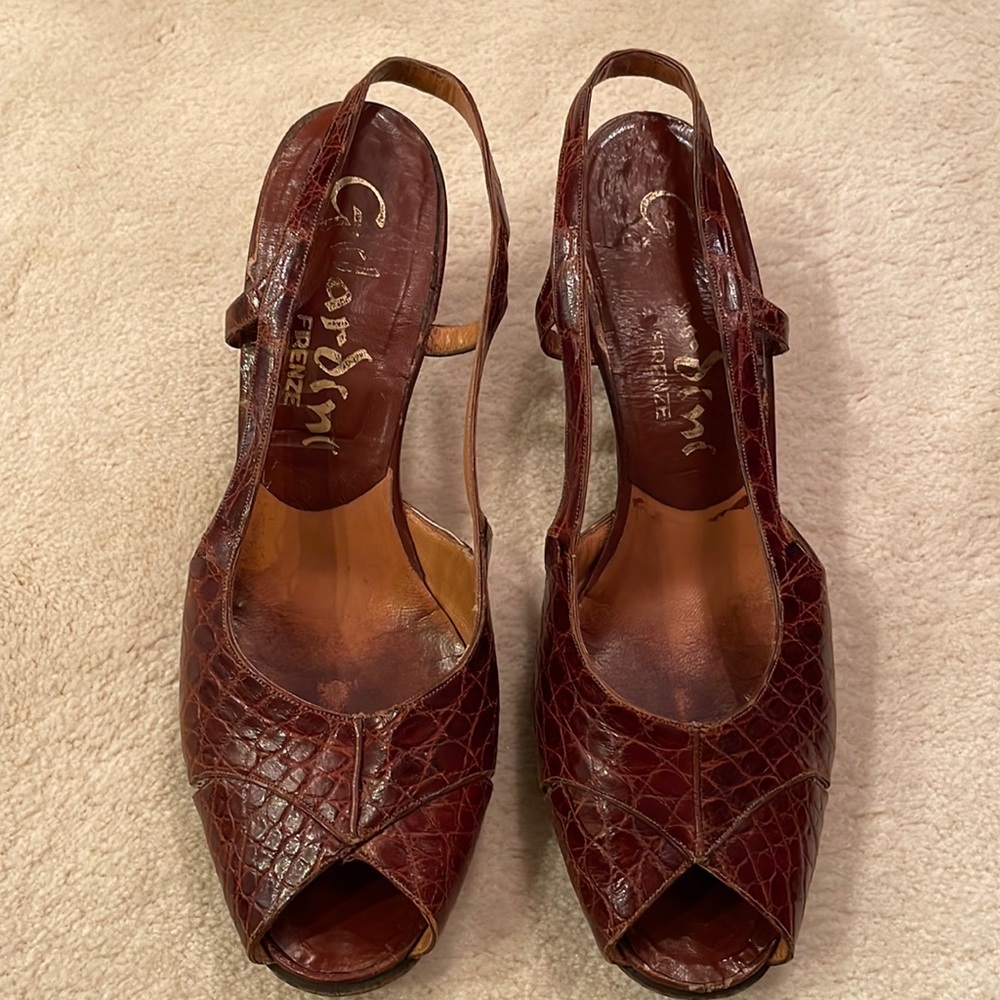 Vintage authentic brown size 8 Crocodile 2.5 inch slide sandal